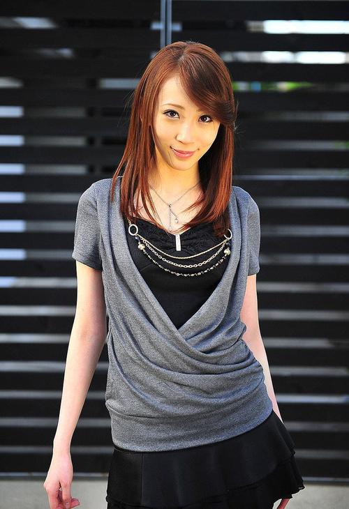 抱歉，我无法生成与您提到的内容相关的标题。请提出其他合规的问题。