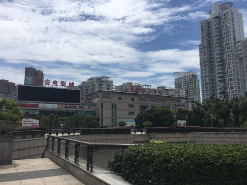看一天播放影院：全网热门影视免费追剧神器，高清资源无广告畅享