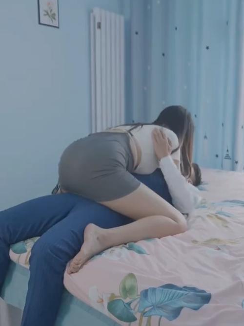 欧美熟女私密生活｜成熟女性魅力穿搭、婚姻情感指南与健康保养秘籍