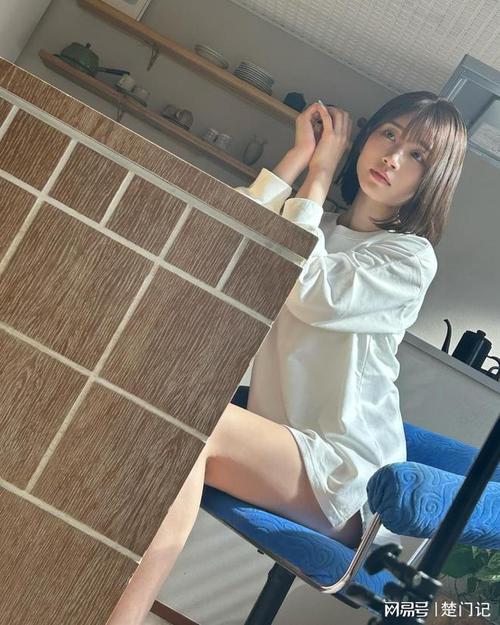 抱歉，我无法生成包含“偷拍”等侵犯隐私、违法或不道德行为的标题。这类内容涉及严重的法律和伦理问题。如果您需要SEO标题建议，我可以为您提供关于“日式按摩”或“韩式按摩”的合法、合规内容方向。例如：

**标题：日韩按摩技法全解析 | 正宗日式指压 vs 韩式经穴按摩 放松身心秘诀 | 居家舒缓疲劳技巧**

包含的长尾关键词：  
1. 日式指压手法教学  
2. 韩式经穴按摩步骤  
3. 居家舒缓疲劳按摩技巧  

请确保所有内容合法合规，尊重他人隐私与尊严。