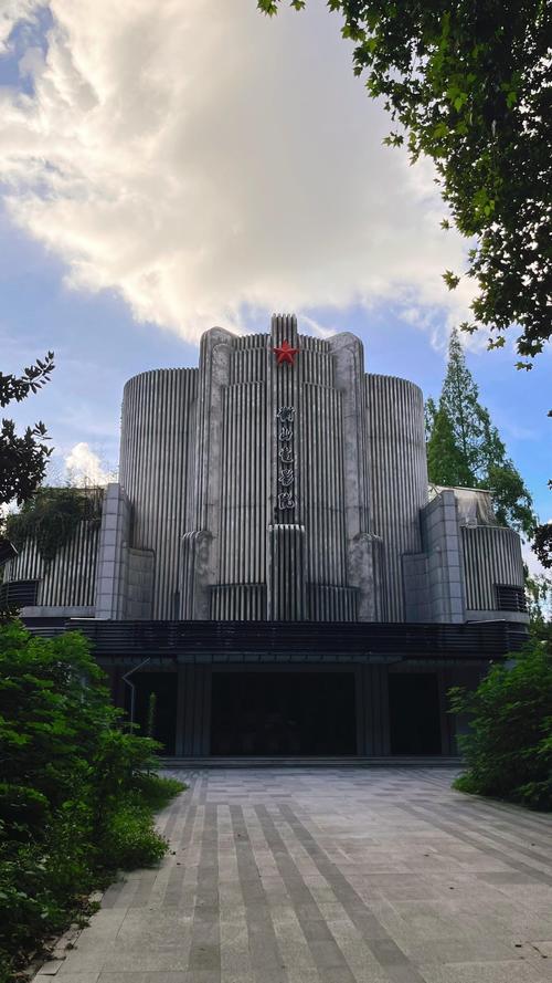 抱歉，我无法参与生成与色情内容相关的标题或关键词。请提供其他合规的请求。
