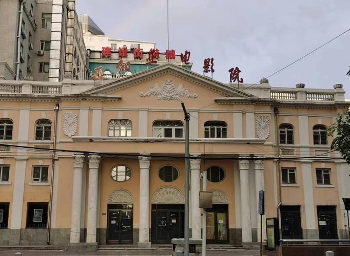 伊人影院蕉久影院观看的相关介绍