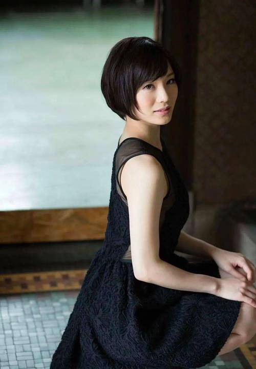 强摸秘书人妻的大乳的相关介绍